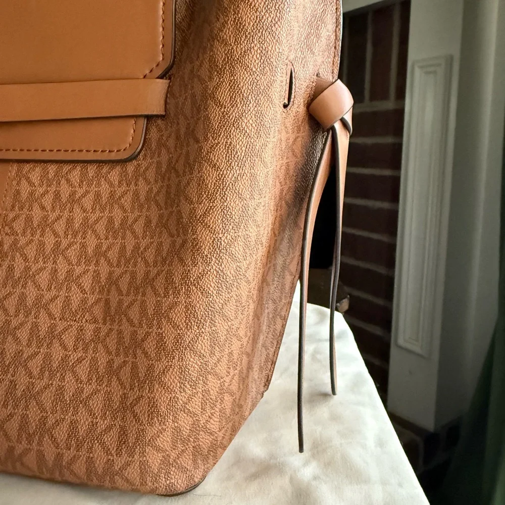 NWT Michael Kors Hamilton Legacy Large Belted Satchel - Picture 7 of 16